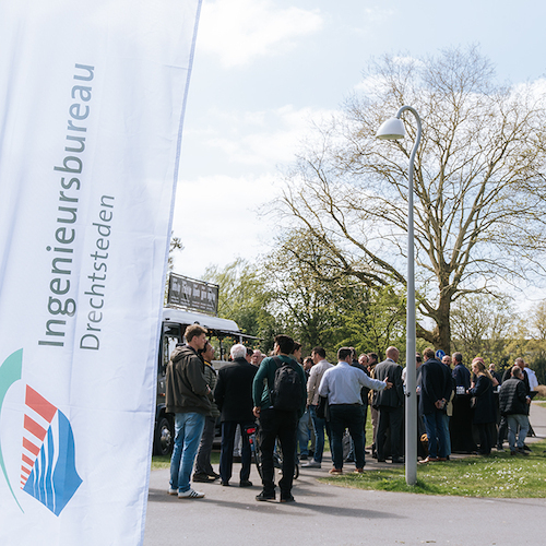 foto mensen vlaggen event jpg